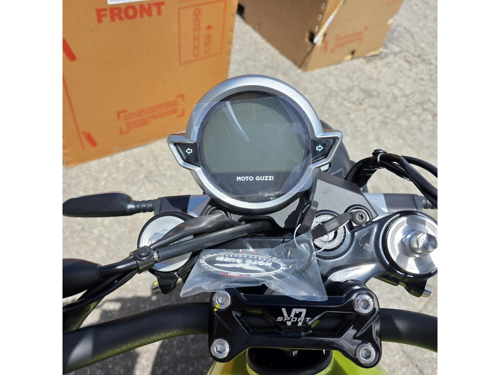 2026 Moto Guzzi V7 Sport alt