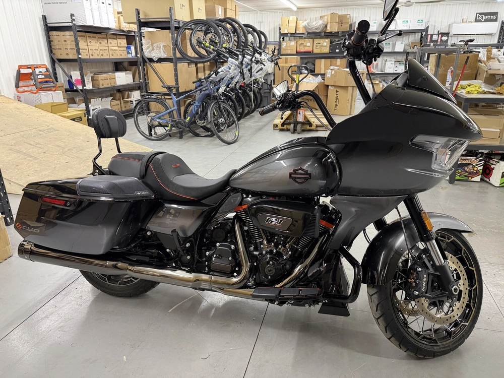Harley-davidson Road Glide Cvo Fltrxse Cvo Roadglide Abs 2025 alt