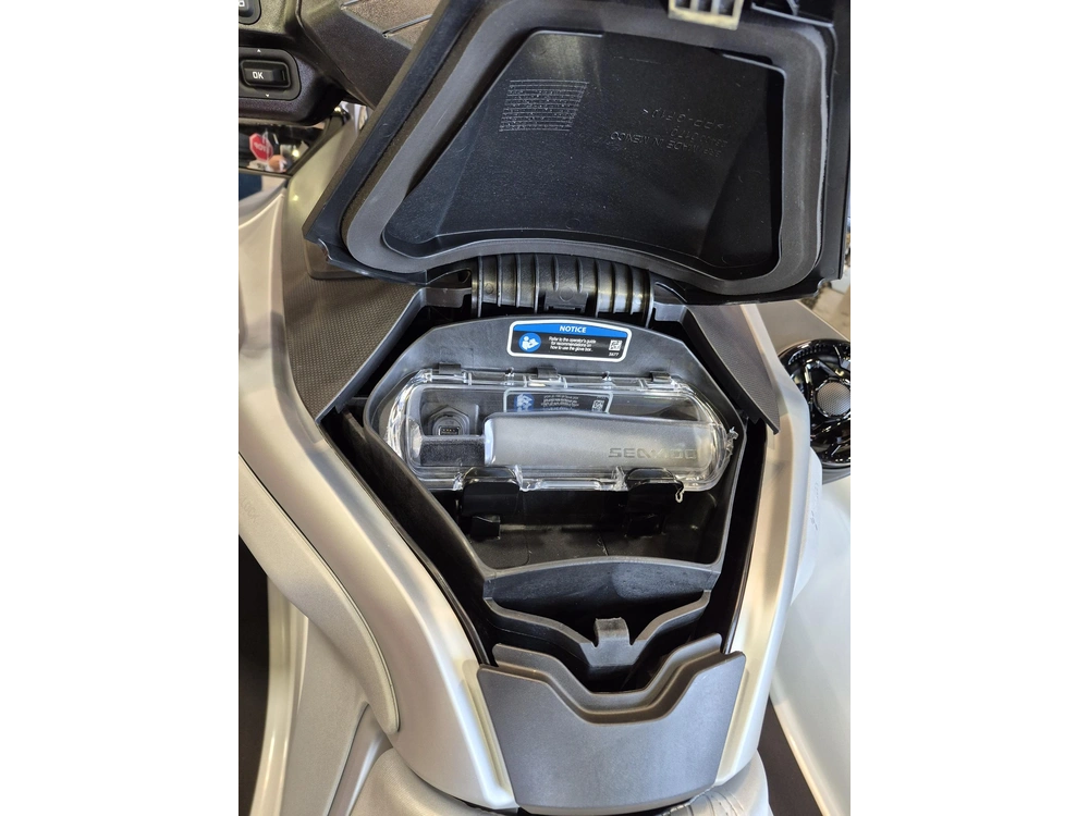 2026 Sea-doo Gtx Limited 325 (sound System) White Pearl (premium Color) alt