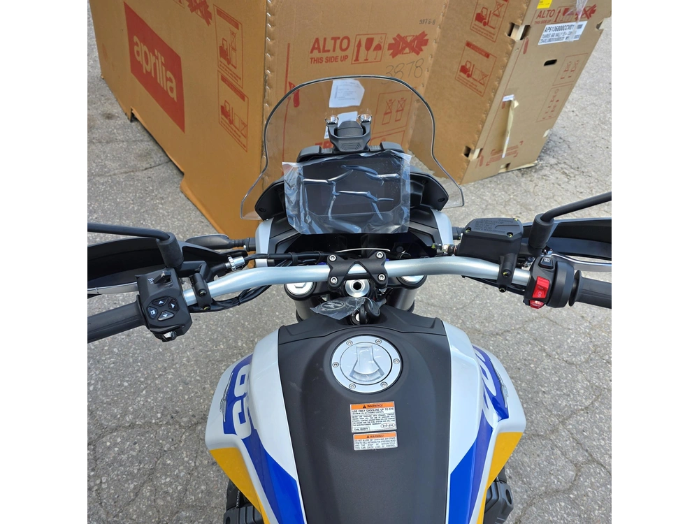2027 Moto Guzzi V85 Tt alt