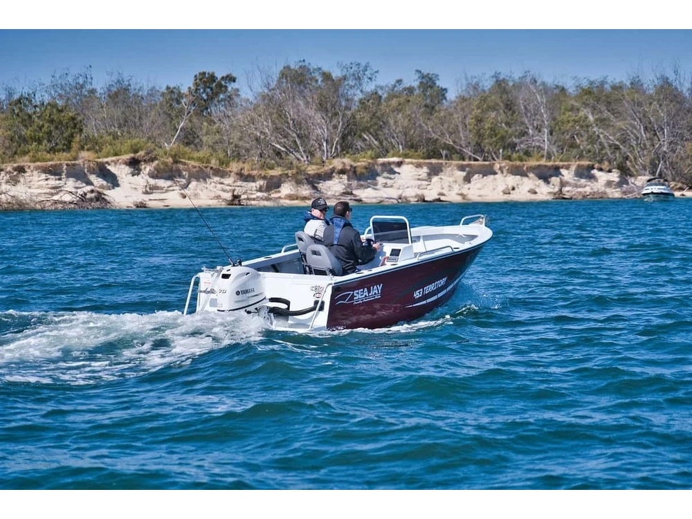 2025 Yamaha F70 White alt