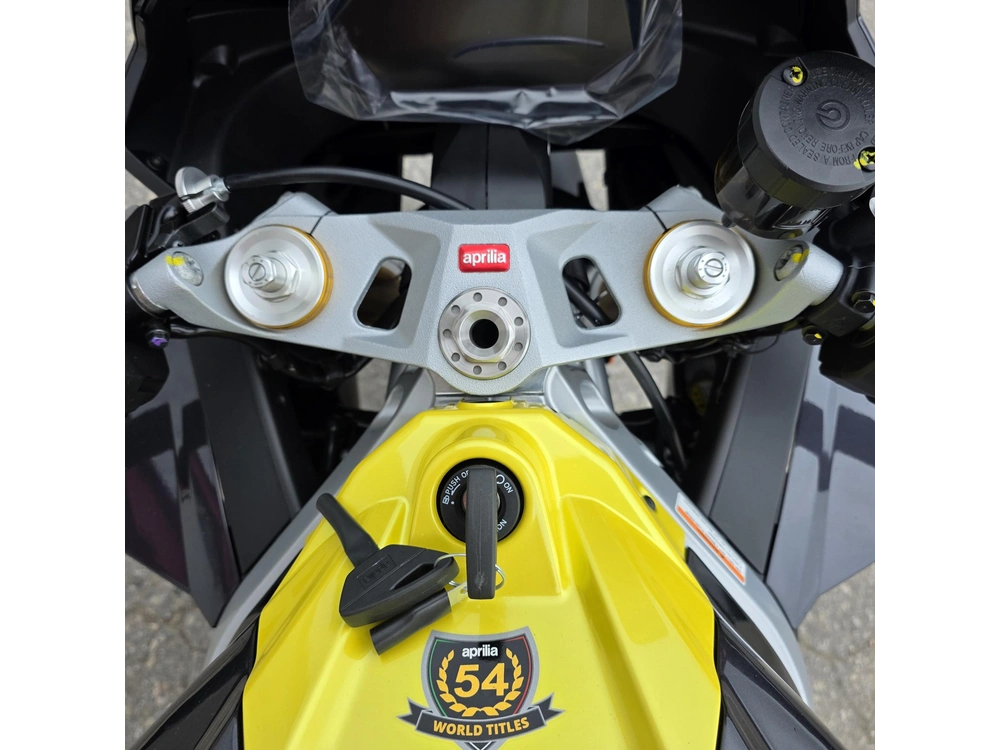 2026 Aprilia Rs 660 alt