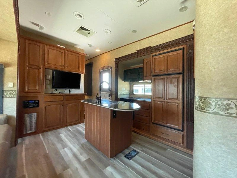 Heartland Big Horn 3800bh 2011 alt