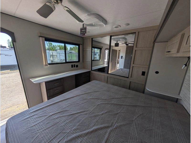 2026 Coachmen Catalina 39mkts alt