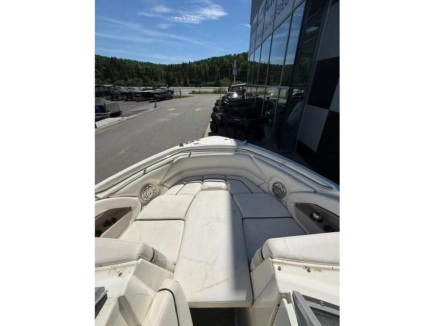 2009 Larson Lxi 238 alt