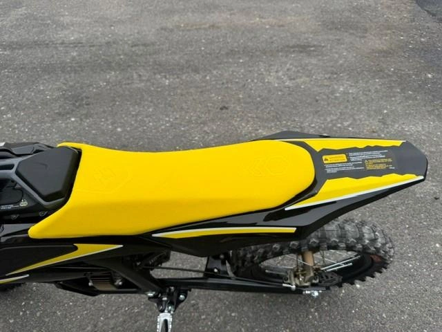 2026 Surron Hyper Bee 100% Électrique Avec 8,000 Watts alt