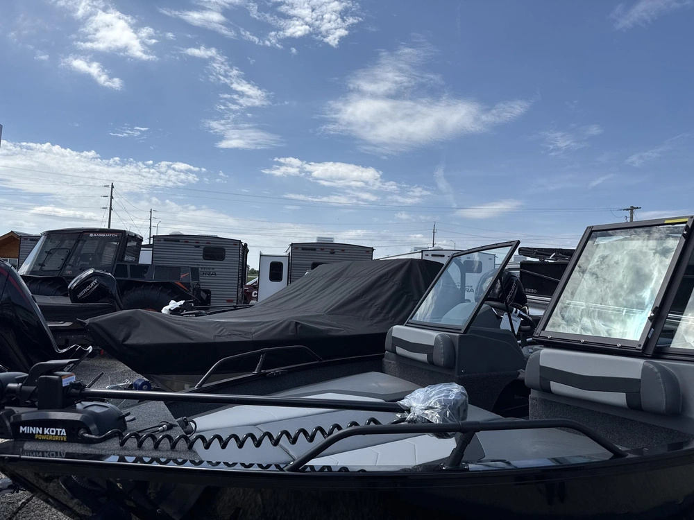 2026 Lowe Boats Fishing Machine Walk Thru Fm 1625 Wt alt