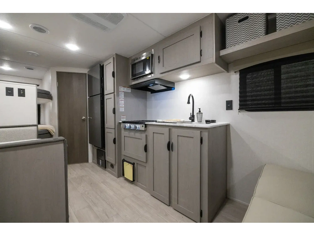 2026 Coachmen Clipper 26bh alt
