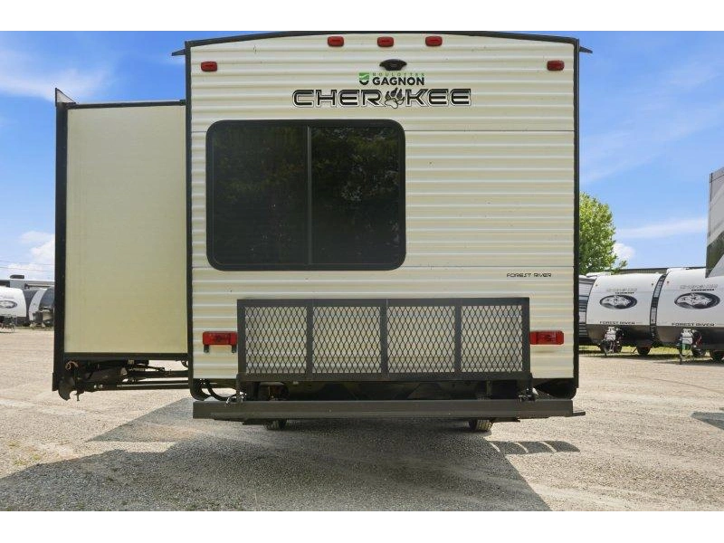 Forest River Cherokee Wolf Den 294bh 2021 alt