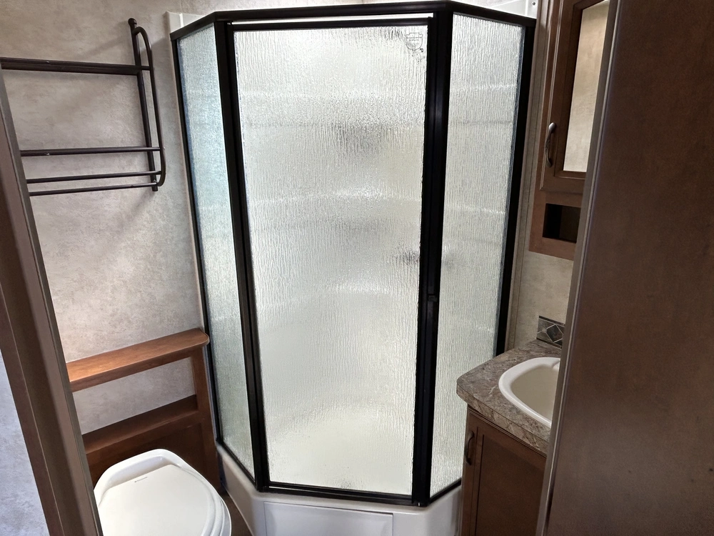 2014 Wildwood 402qbq alt