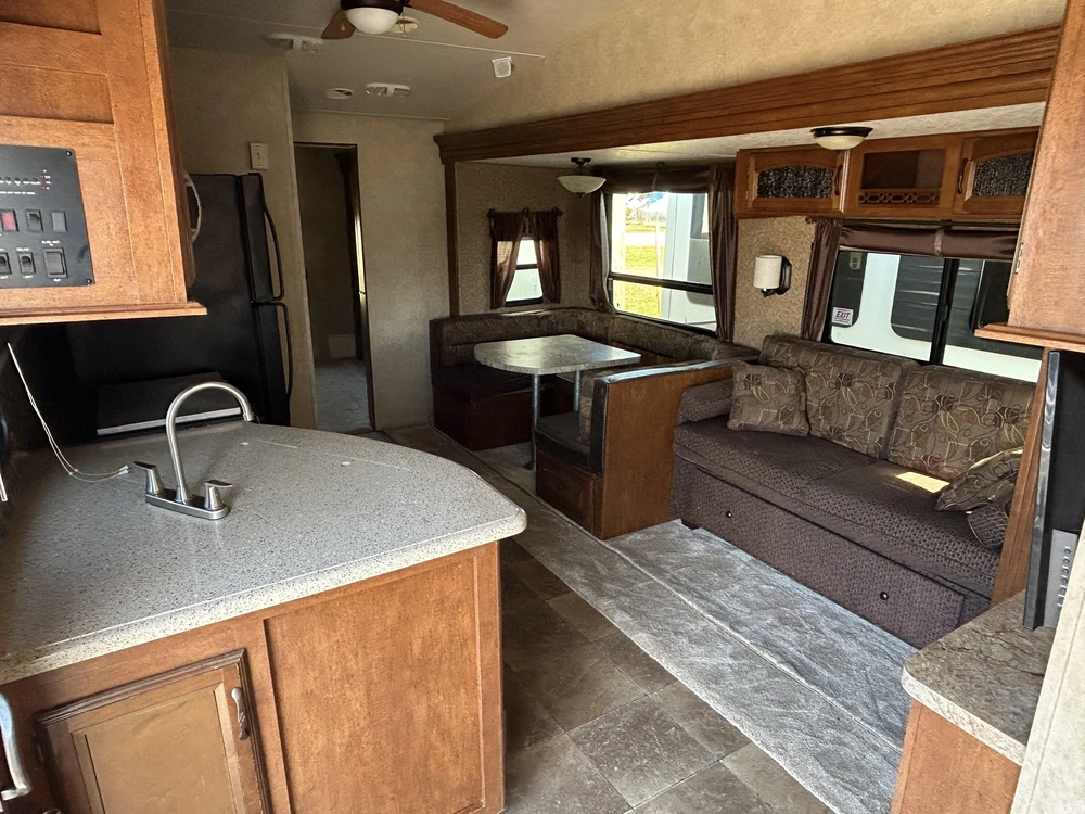 2014 Wildwood 402qbq alt