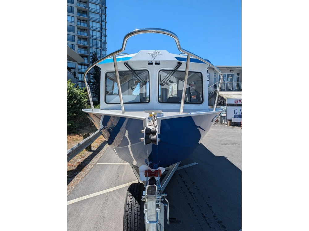 2026 Kingfisher 2825 Cxp alt