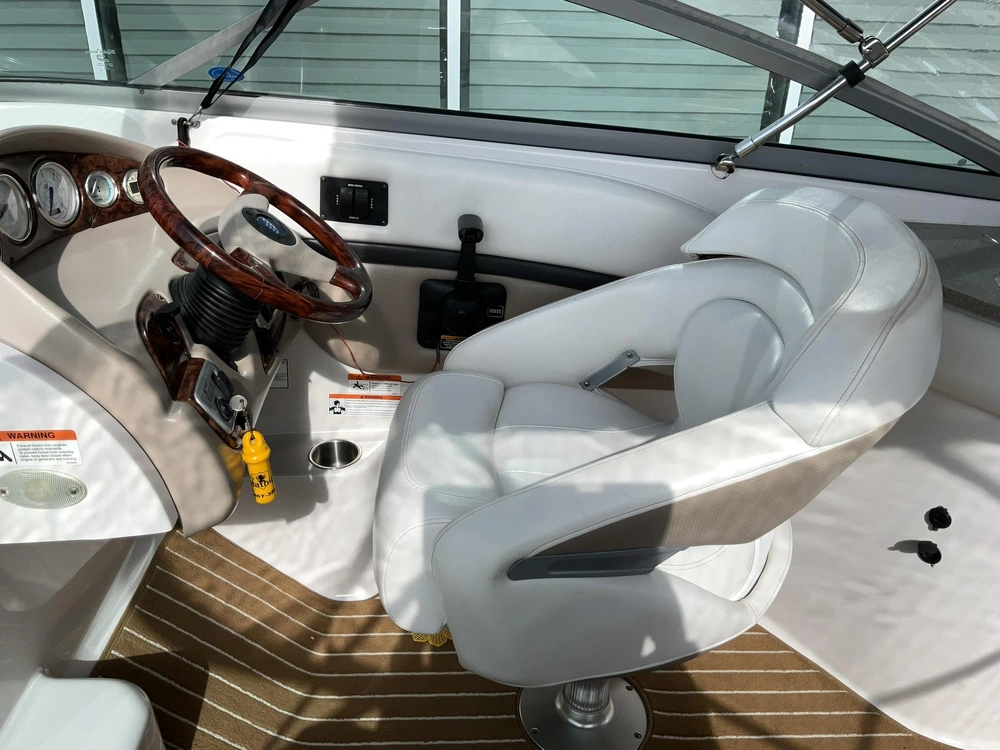 2006 Four Winns 255 Sundowner alt
