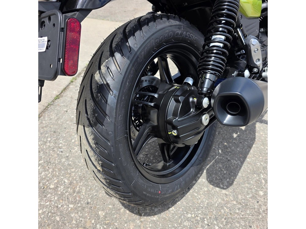 2026 Moto Guzzi V7 Sport alt