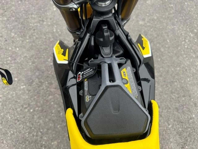 2026 Surron Hyper Bee 100% Électrique Avec 8,000 Watts alt