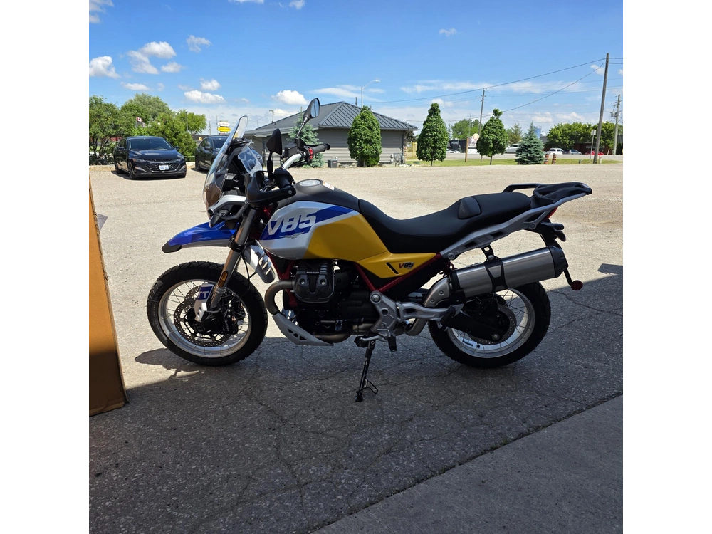 2027 Moto Guzzi V85 Tt alt