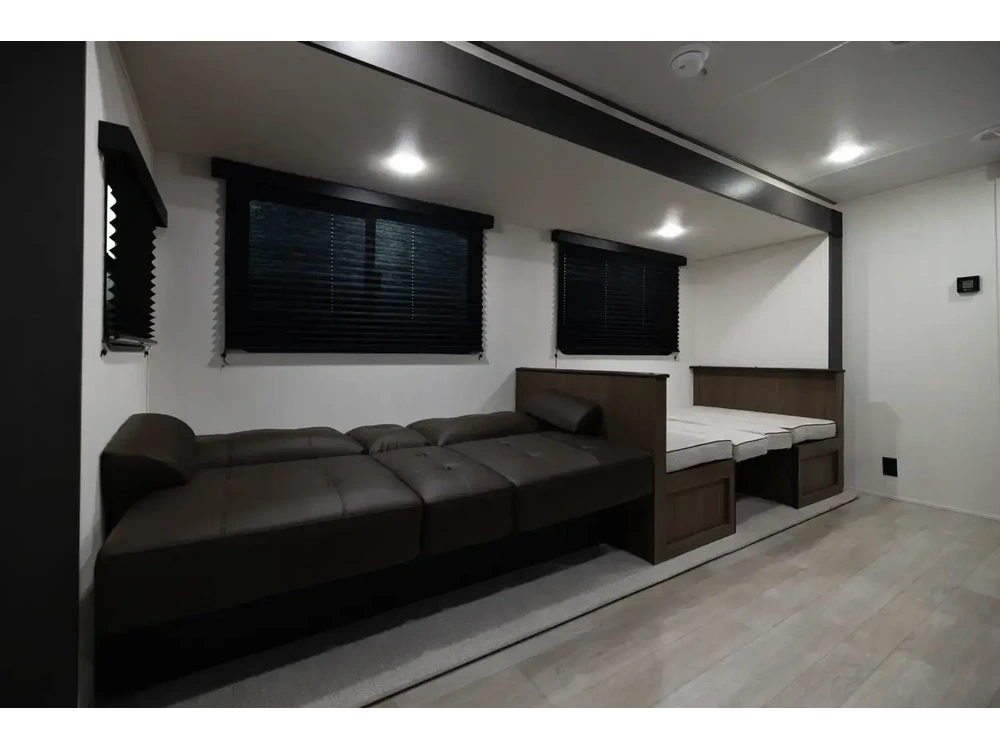 2027 Prime Time Avenger 25rbs alt