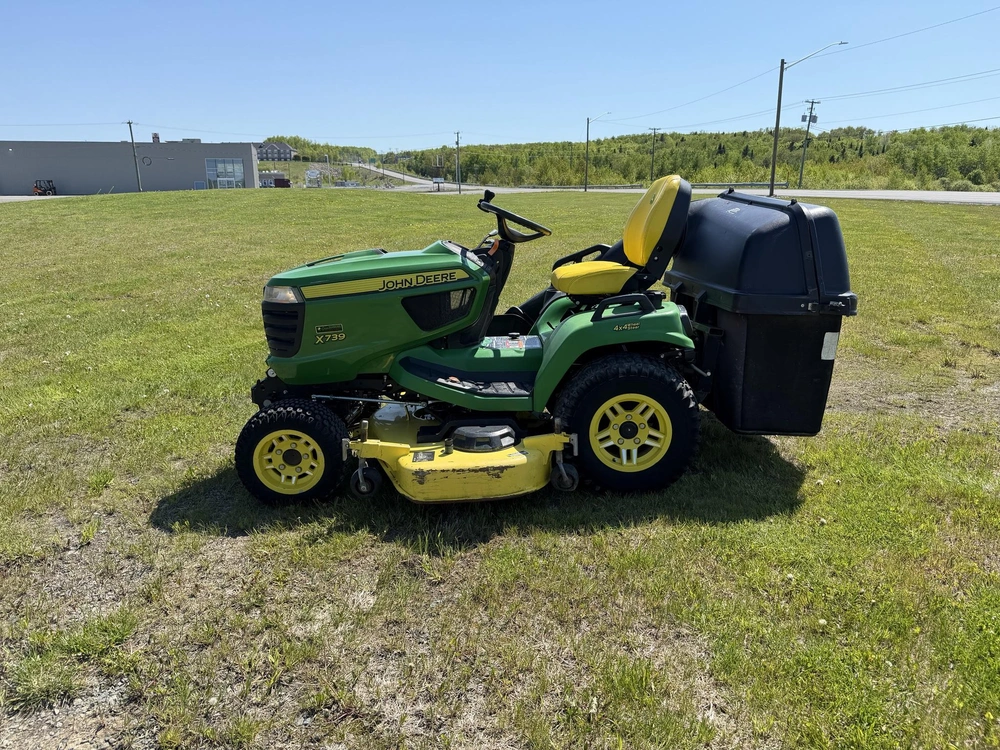 2021 John Deere X739 alt