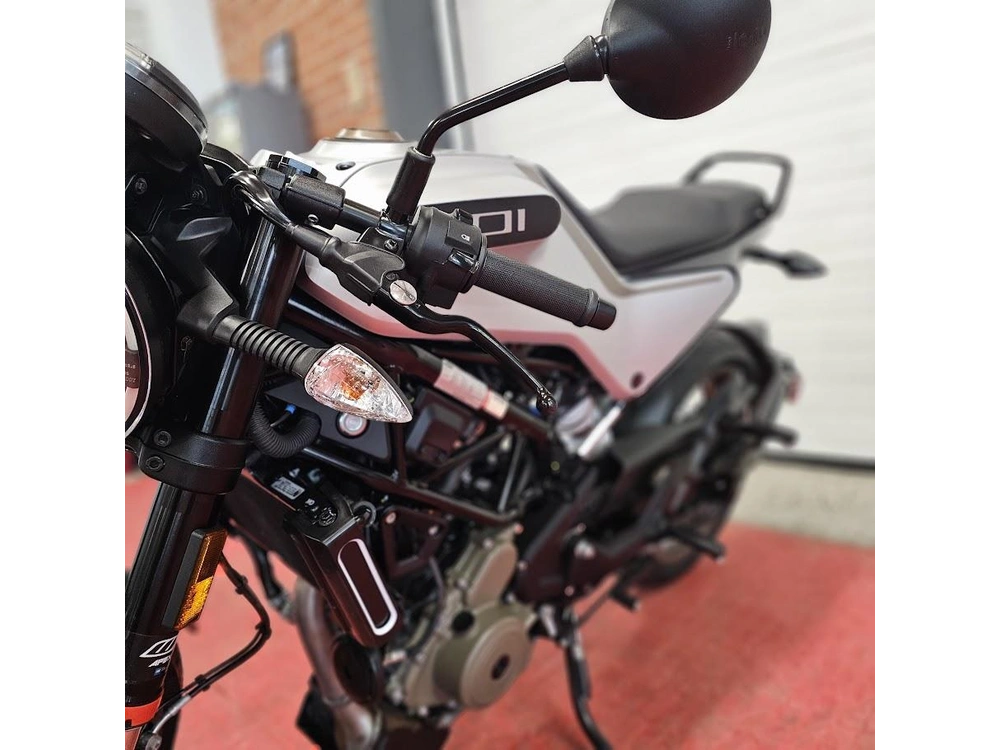 2021 Husqvarna Svartpilen 401 alt