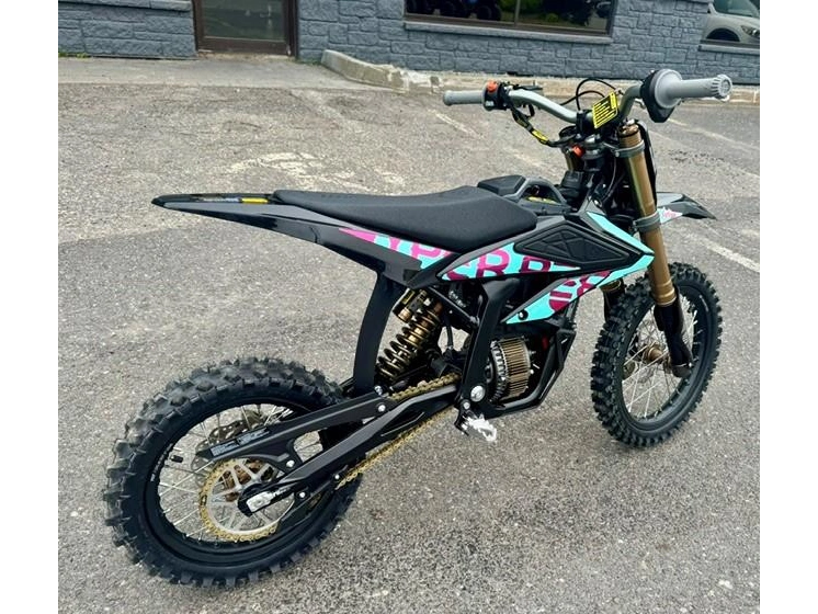 2026 Surron Hyper Bee 100% Électrique Avec 8,000 Watts alt