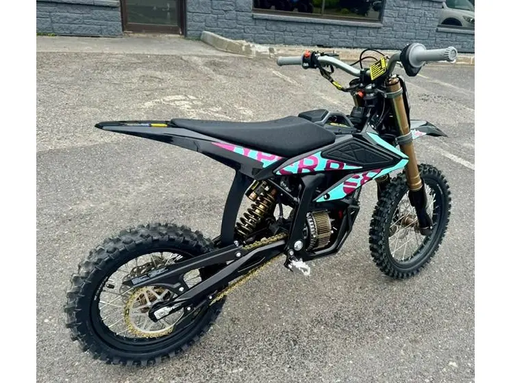 Surron HYPER BEE 100% ÉLECTRIQUE AVEC 8,000 WATTS 2026