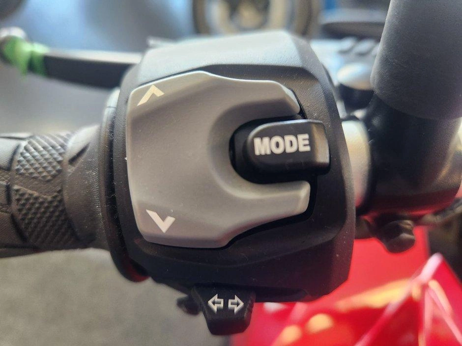 2025 Suzuki V-strom 800 alt