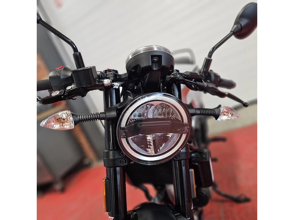 2021 Husqvarna Svartpilen 401 alt