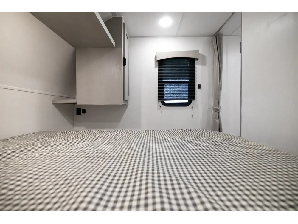 2026 Coachmen Clipper 262dbs alt