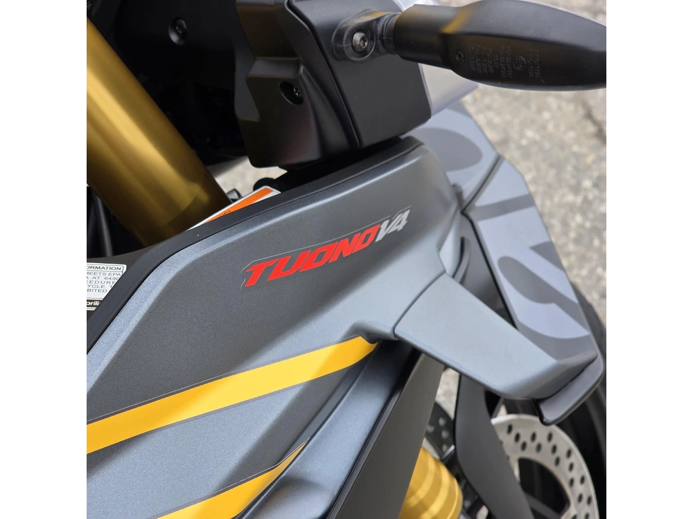 2026 Aprilia Tuono V4 alt