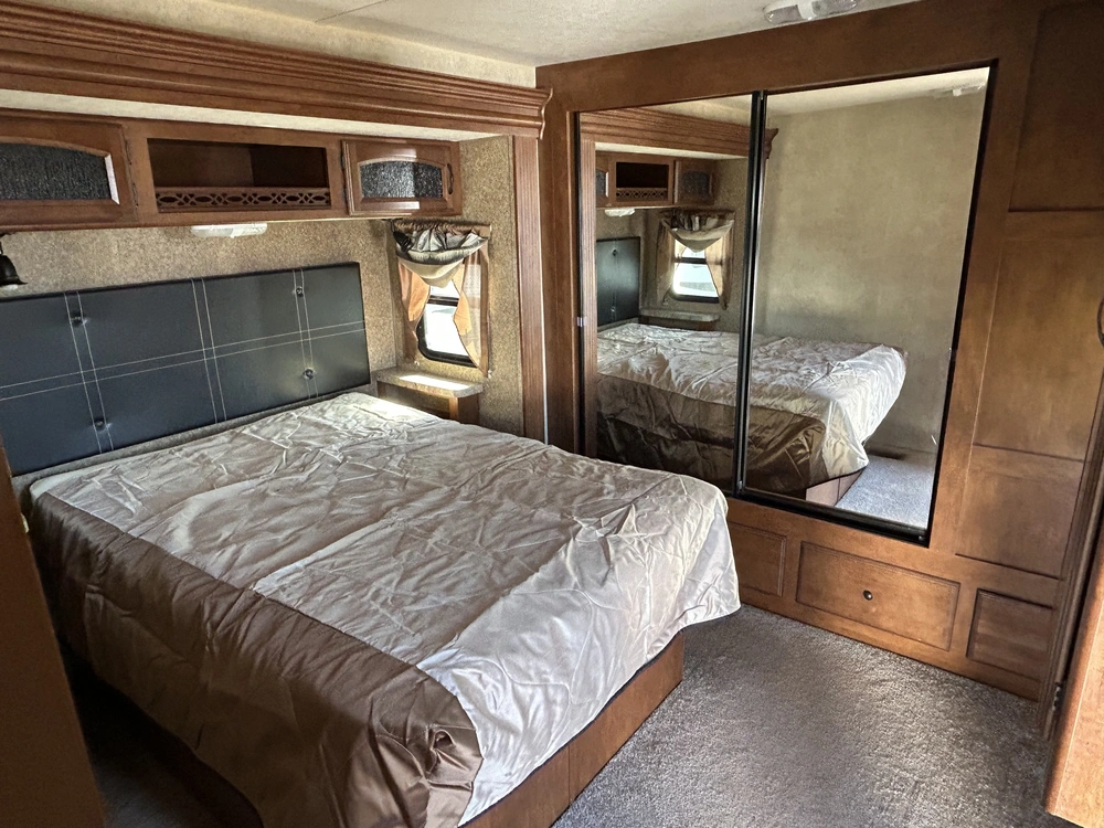 2014 Wildwood 402qbq alt
