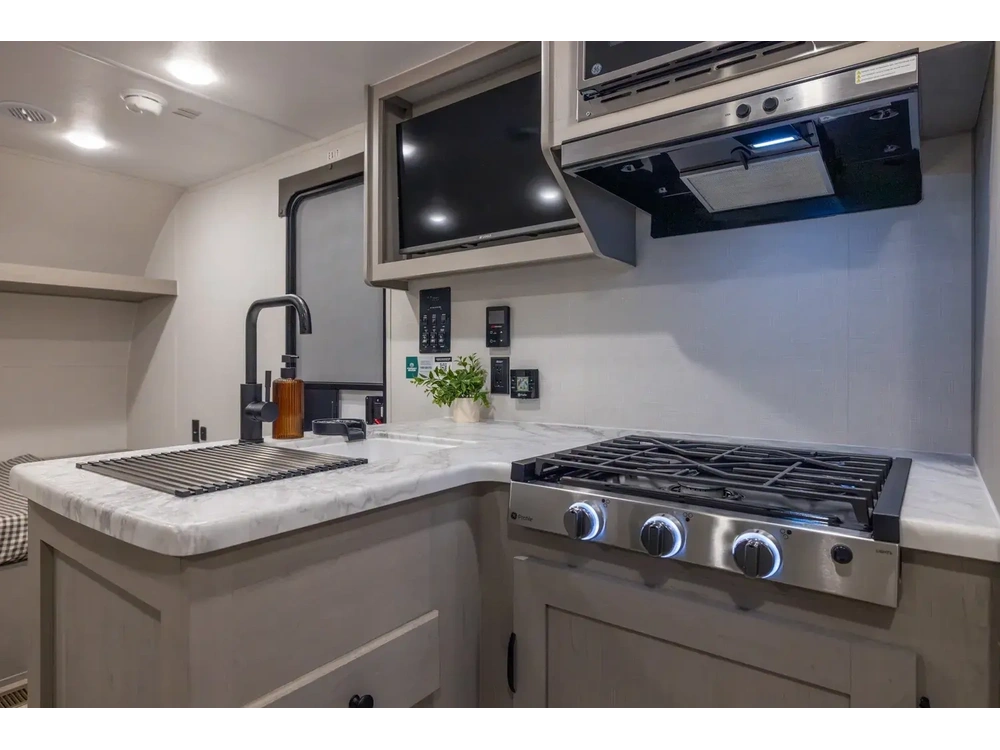 2026 Coachmen Clipper 22bhsr alt