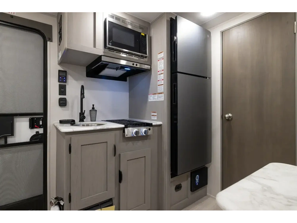 2026 Coachmen Clipper 17fq alt