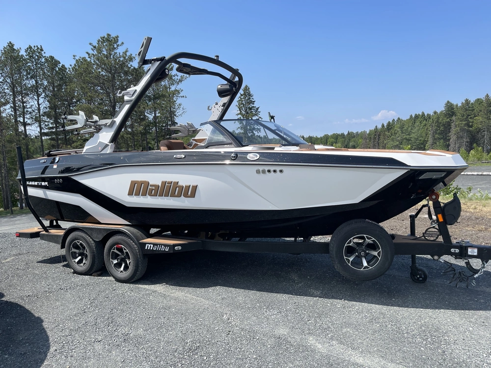 2026 Malibu 21 Lx alt