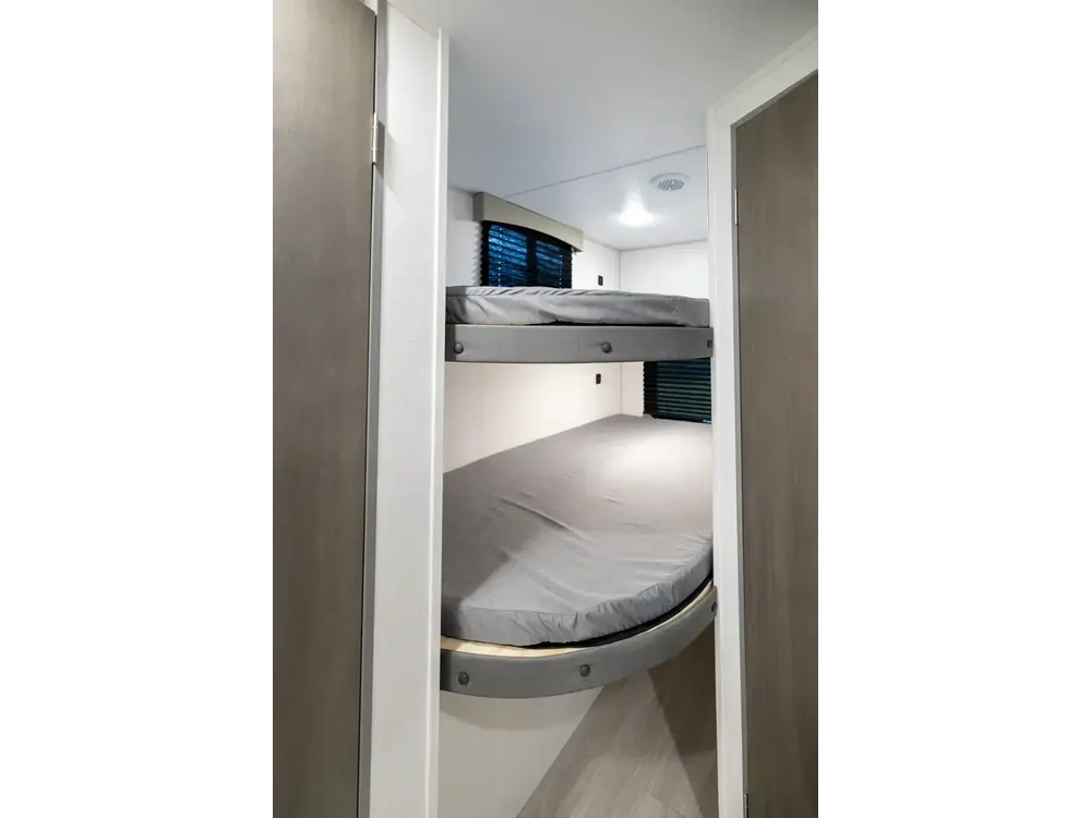 2026 Coachmen Clipper 262dbs alt