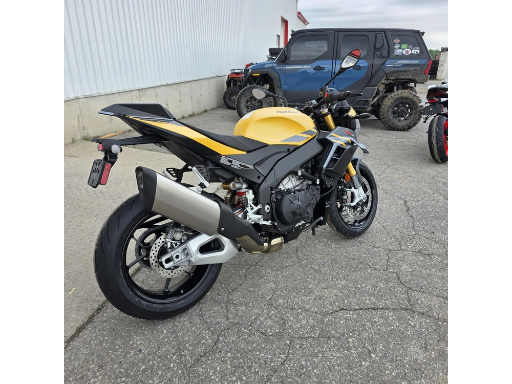 2026 Aprilia Tuono V4 alt