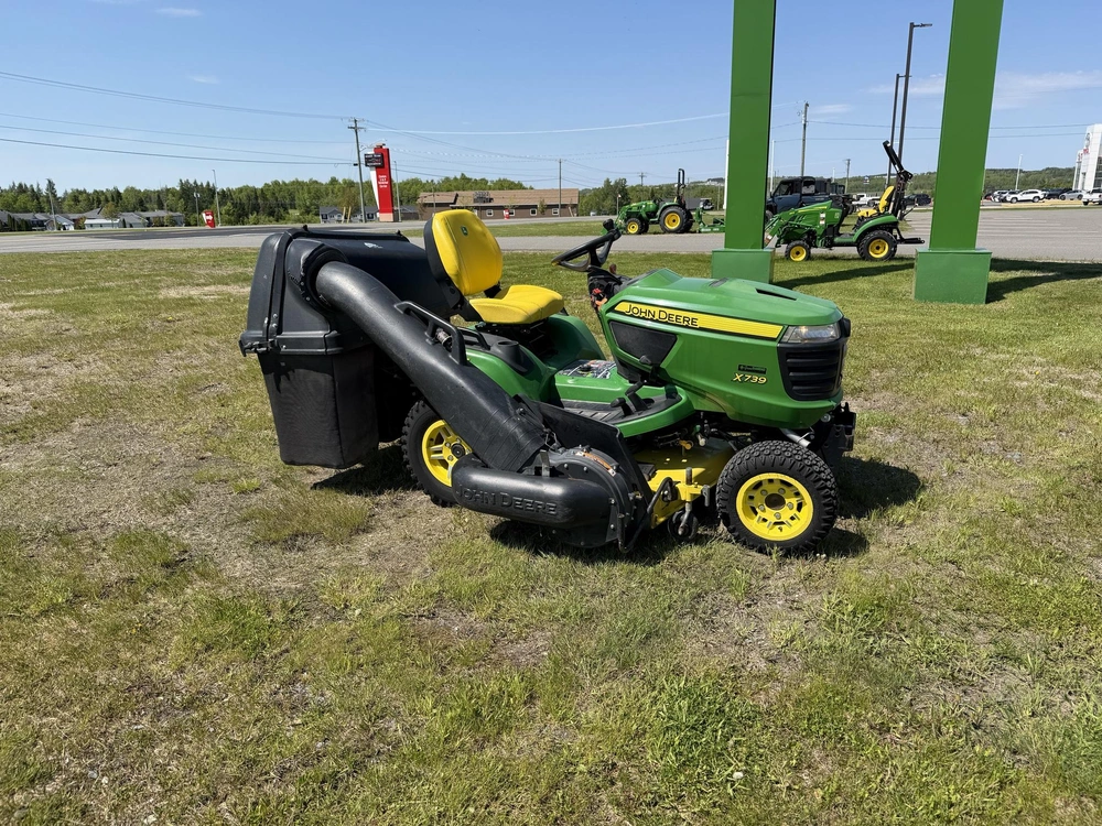 2021 John Deere X739 alt