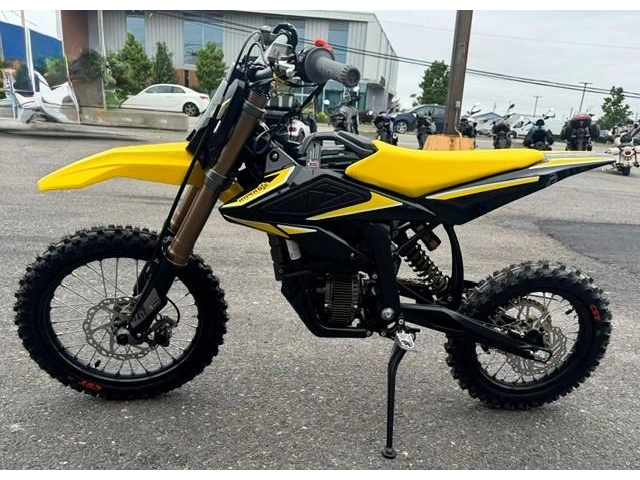2026 Surron Hyper Bee 100% Électrique Avec 8,000 Watts alt