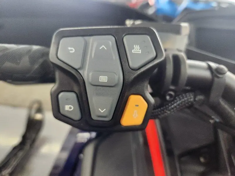 Polaris 9R INDY XCR 128 2025