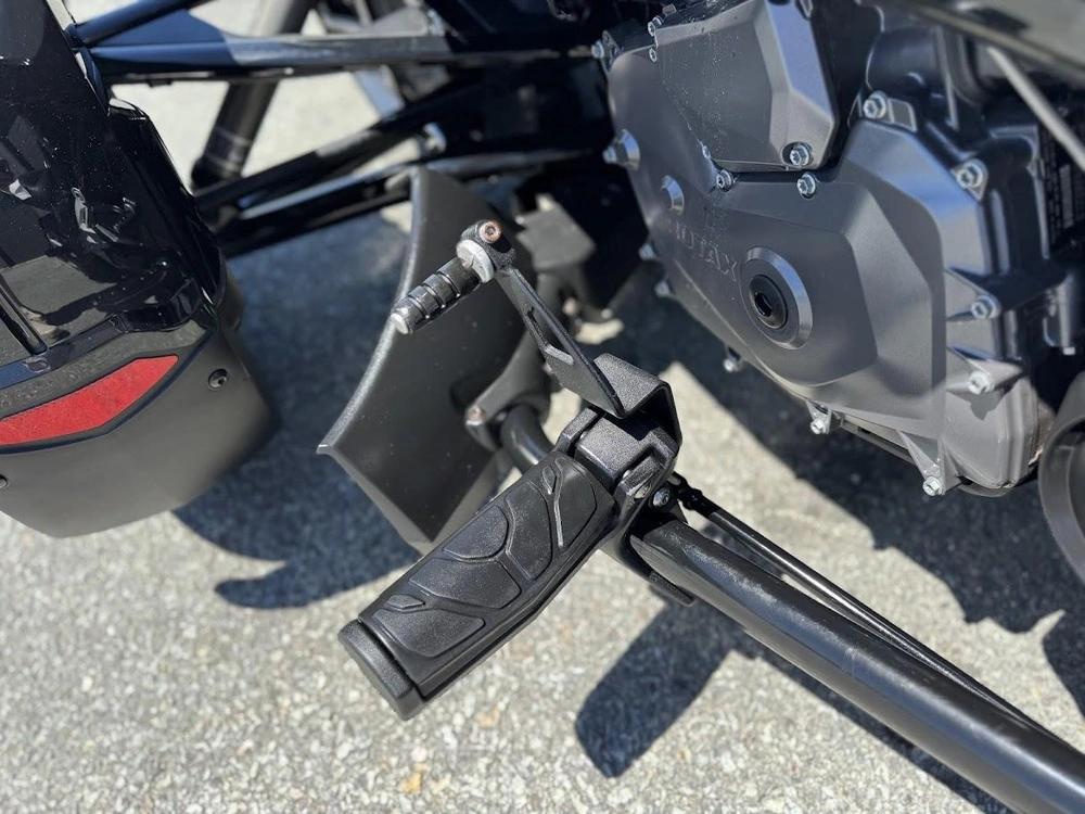 Can-am F3-s Manuel 2015 alt