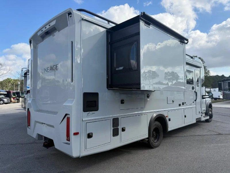 Grand Design Lineage 31zw 2027 alt