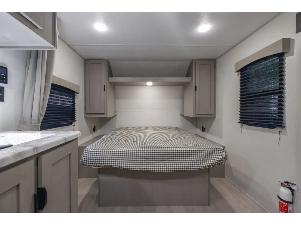 2026 Coachmen Clipper 25qbh alt