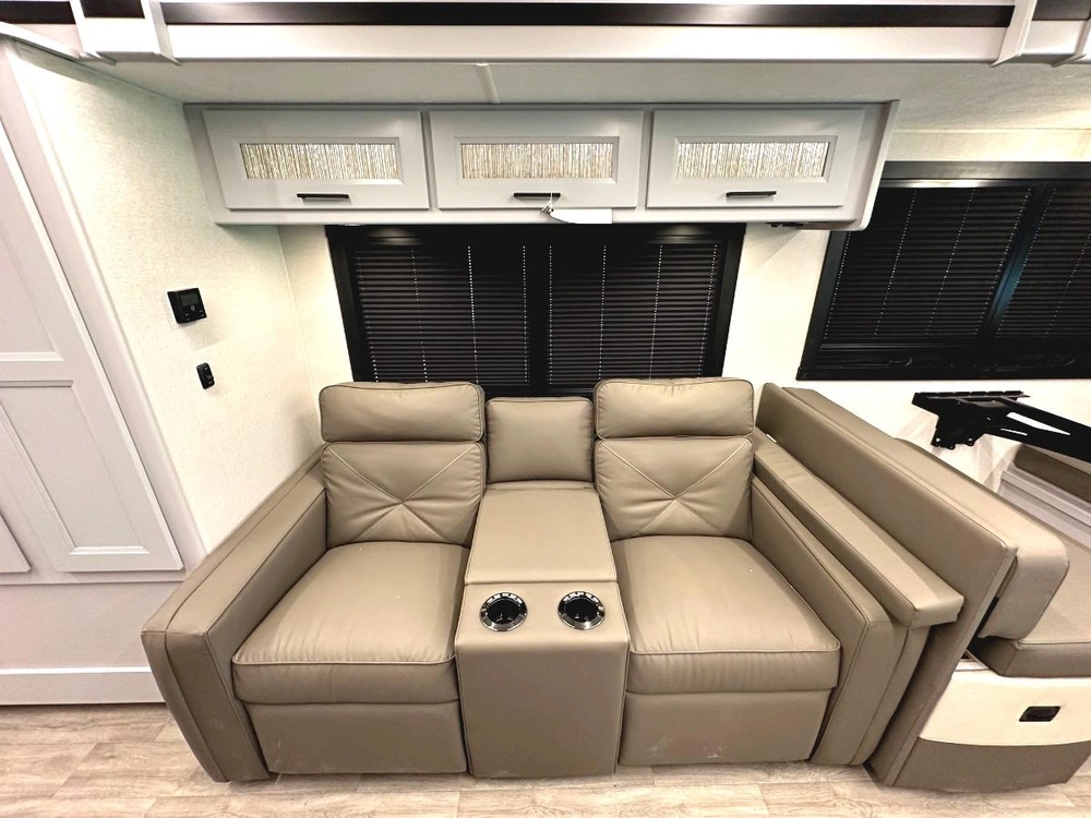 Coachmen Mirada 32ls 2024 alt