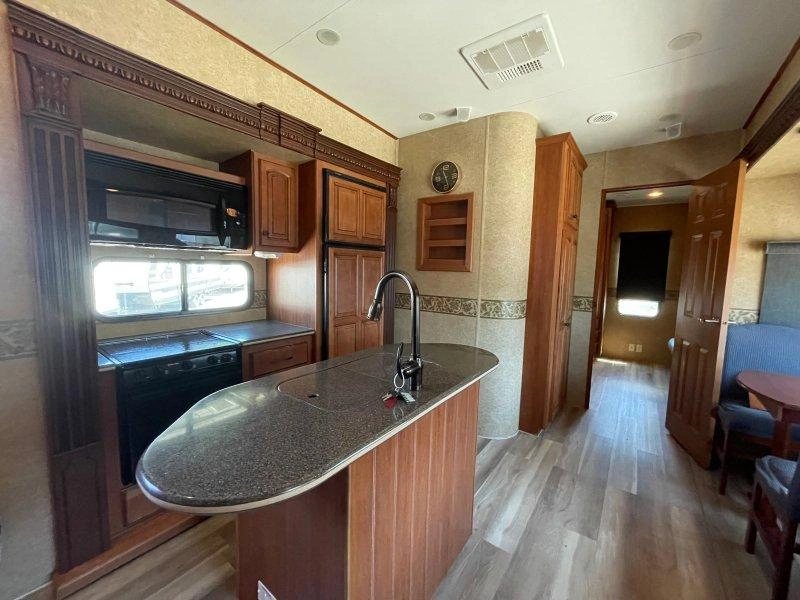 Heartland Big Horn 3800bh 2011 alt
