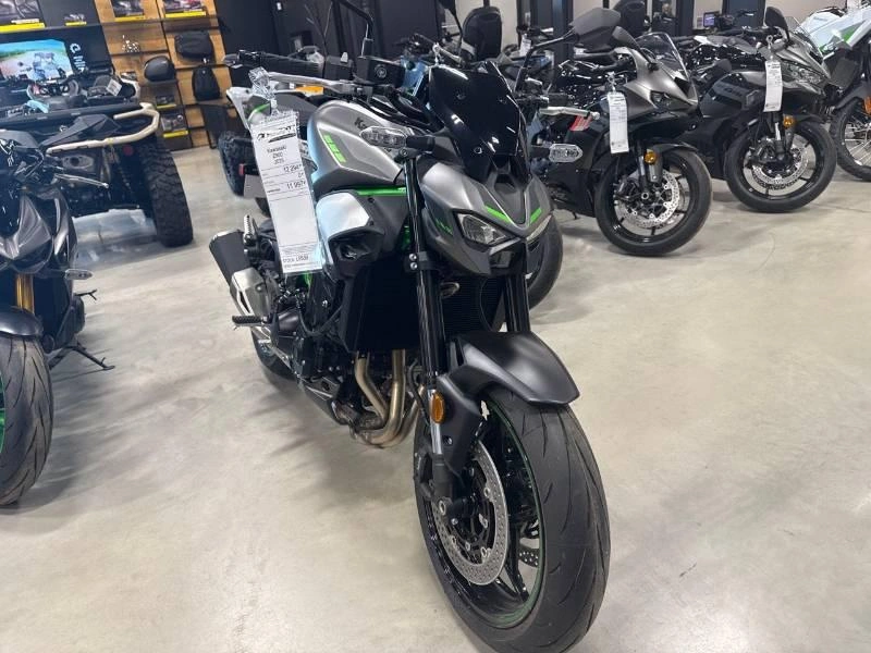 Kawasaki Z900 2025 alt