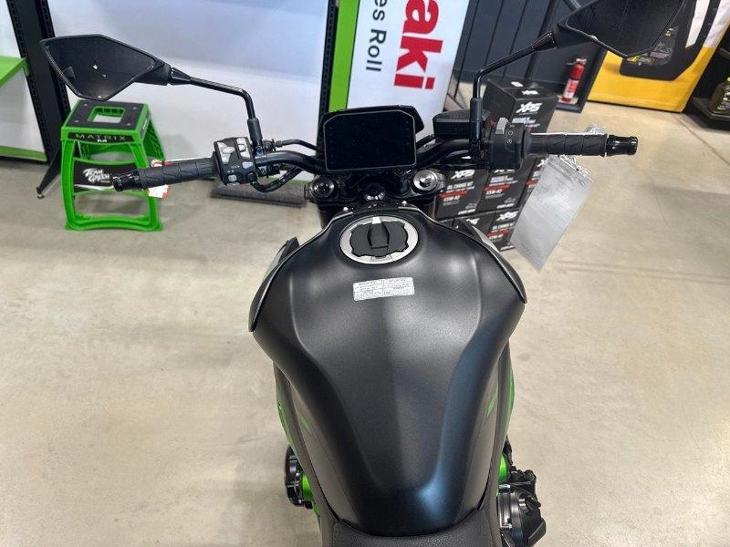 Kawasaki Z900 2025 alt