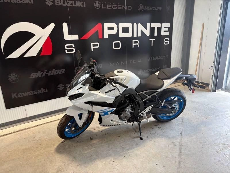 Suzuki Gsx-8r Pearl Tech White 2026 alt