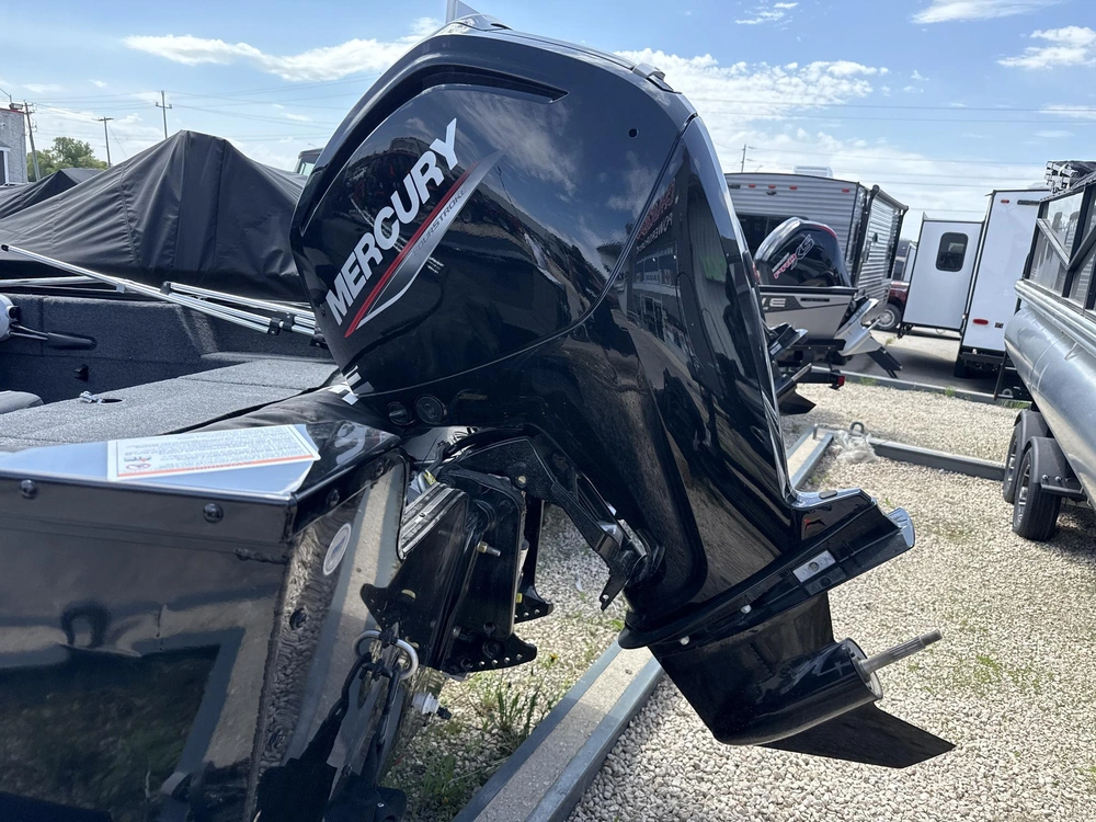 2026 Lowe Boats Fishing Machine Walk Thru Fm 1625 Wt alt