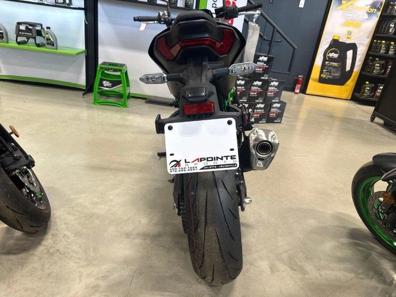 Kawasaki Z900 2025 alt