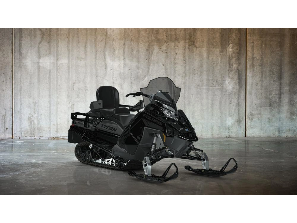 2027 Polaris Titan Adventure alt