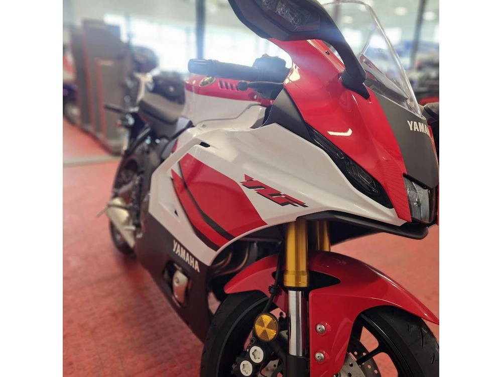 2026 Yamaha Yzf-r7 alt